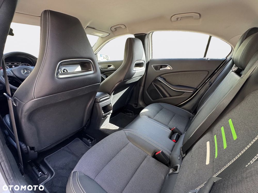 Mercedes-Benz Klasa A 160 7G-DCT Style - 16