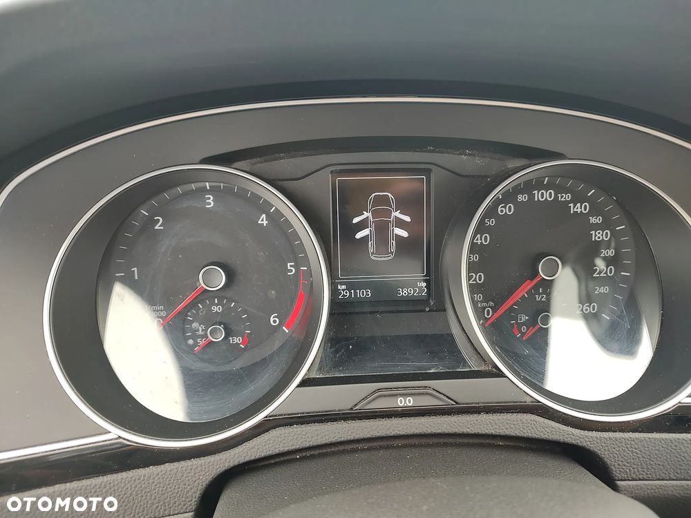 Volkswagen Passat 2.0 TDI SCR DSG Comfortline - 6