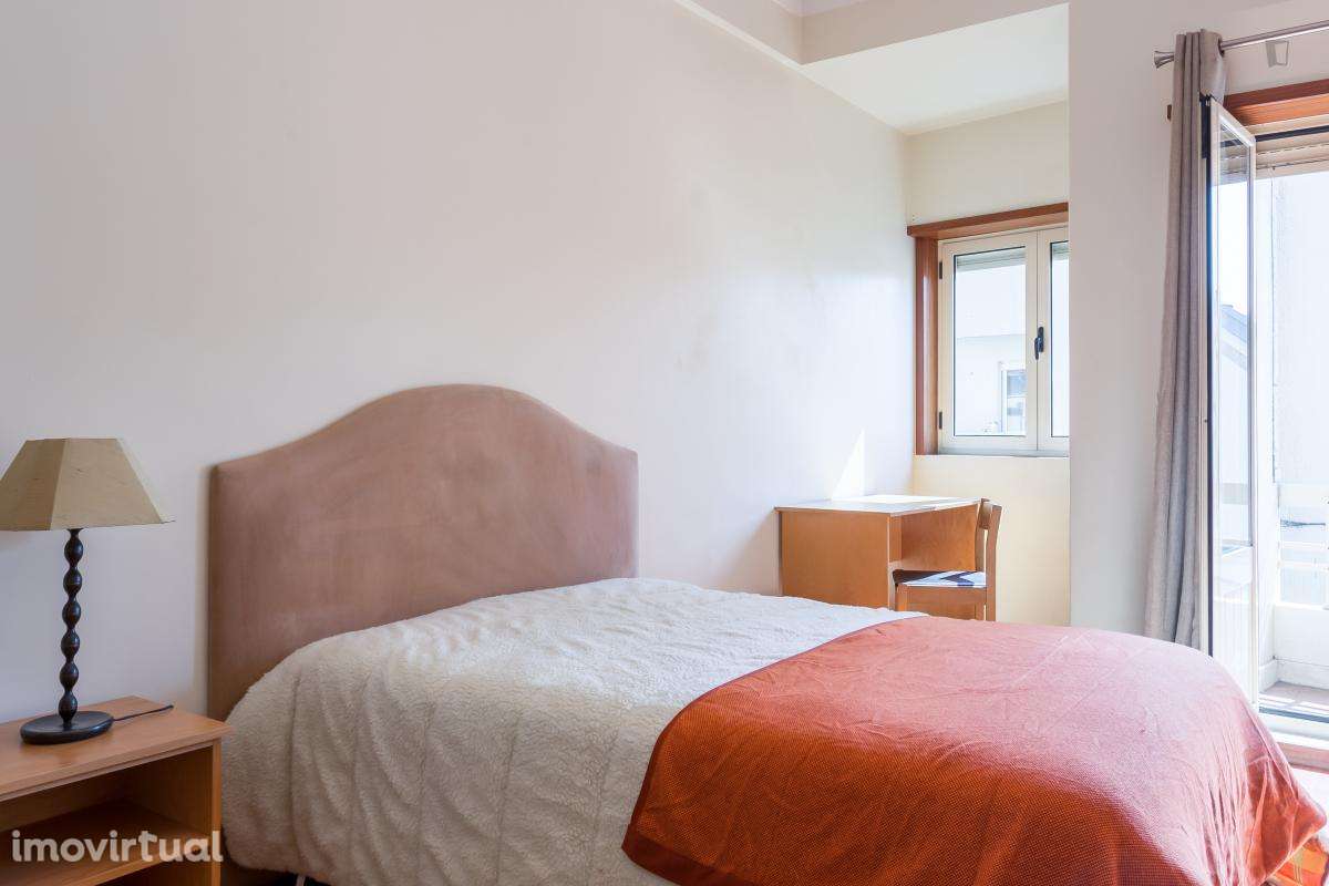 Quarto - localizado em Paranhos Porto - Grande imagem: 2/28