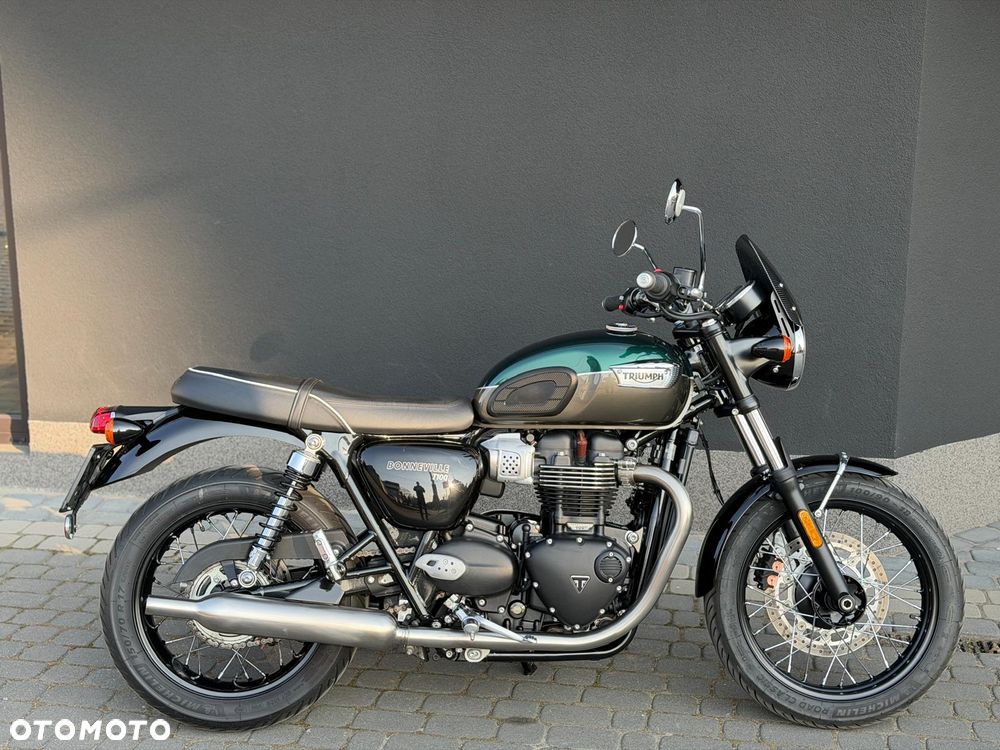 Triumph Bonneville - 2
