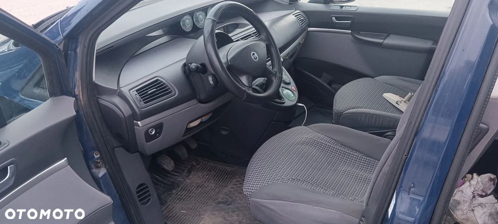 Fiat Ulysse 2.0 16V Active - 25