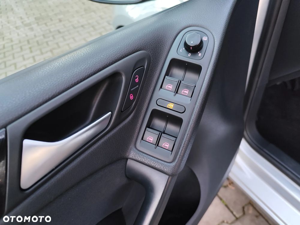 Volkswagen Golf 1.6 TDI DPF Comfortline - 26