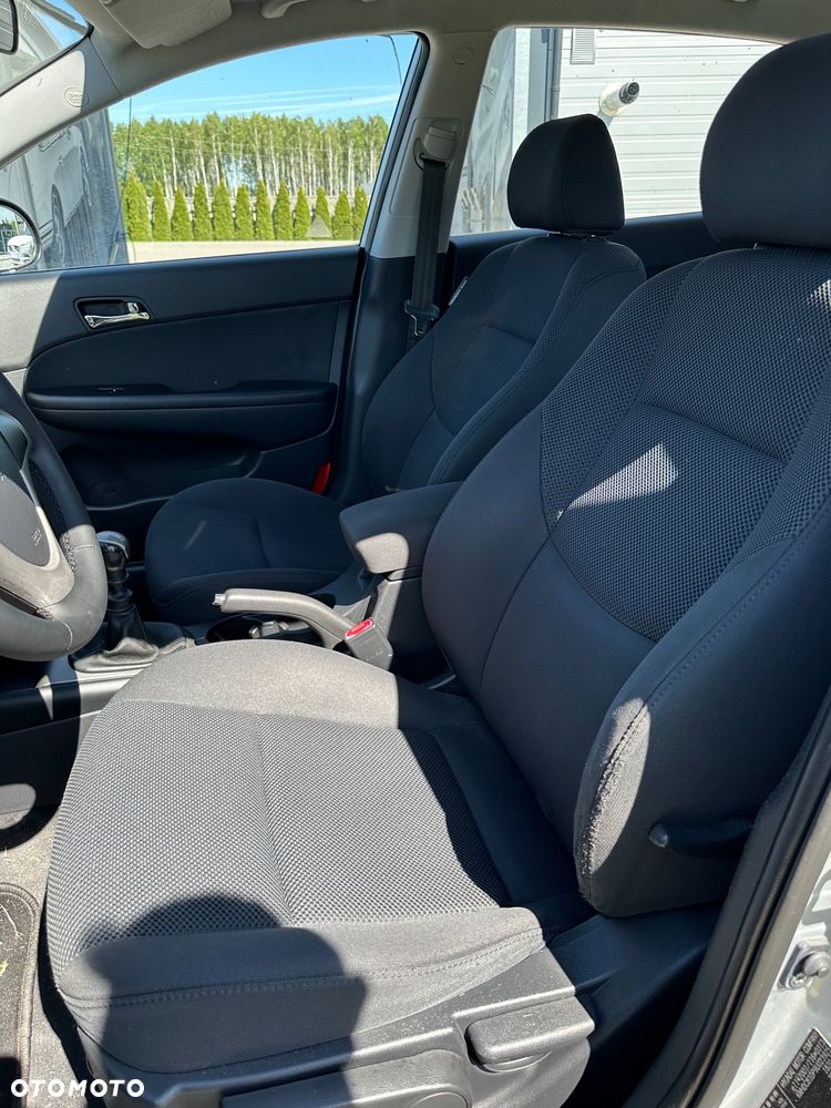 Hyundai i30 i30cw 1.6 Edition Plus - 27