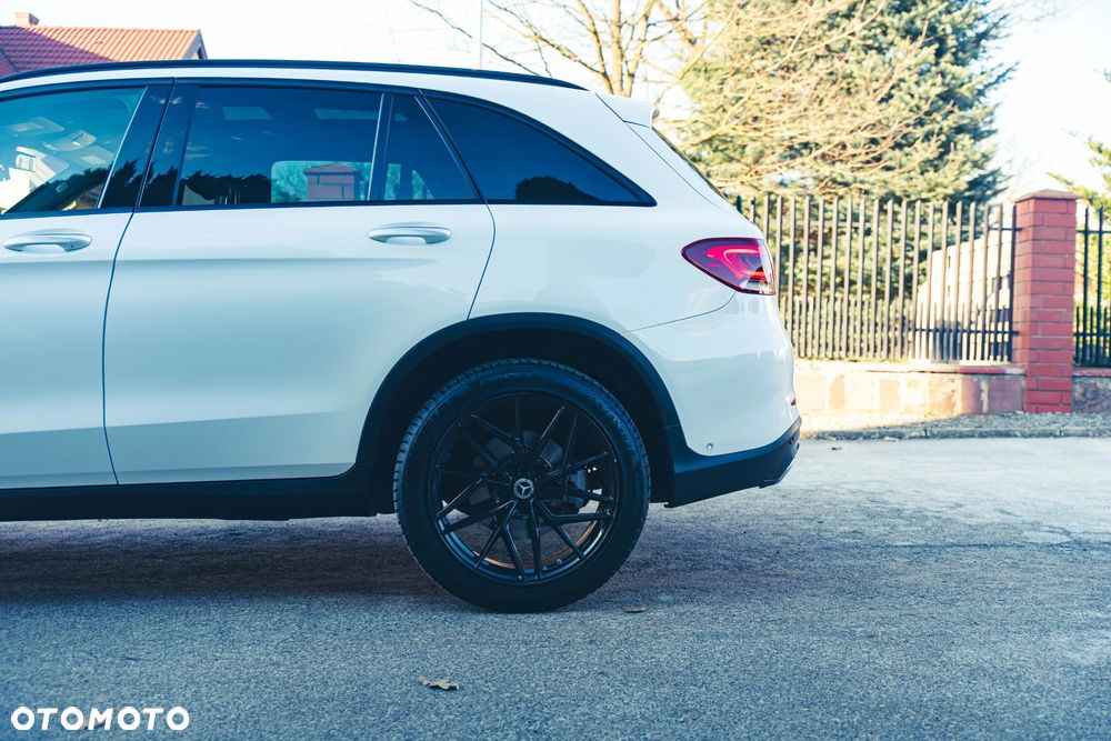 Mercedes-Benz GLC 300 4Matic 9G-TRONIC AMG Line Plus - 14