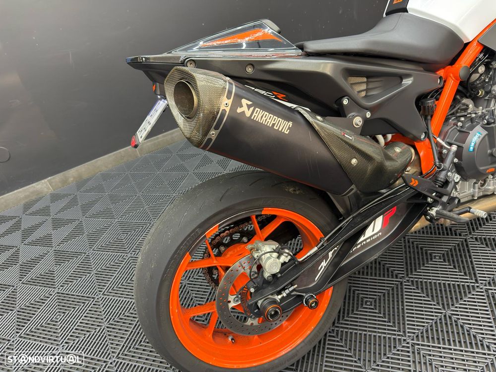 KTM 890 DUKE R - 12