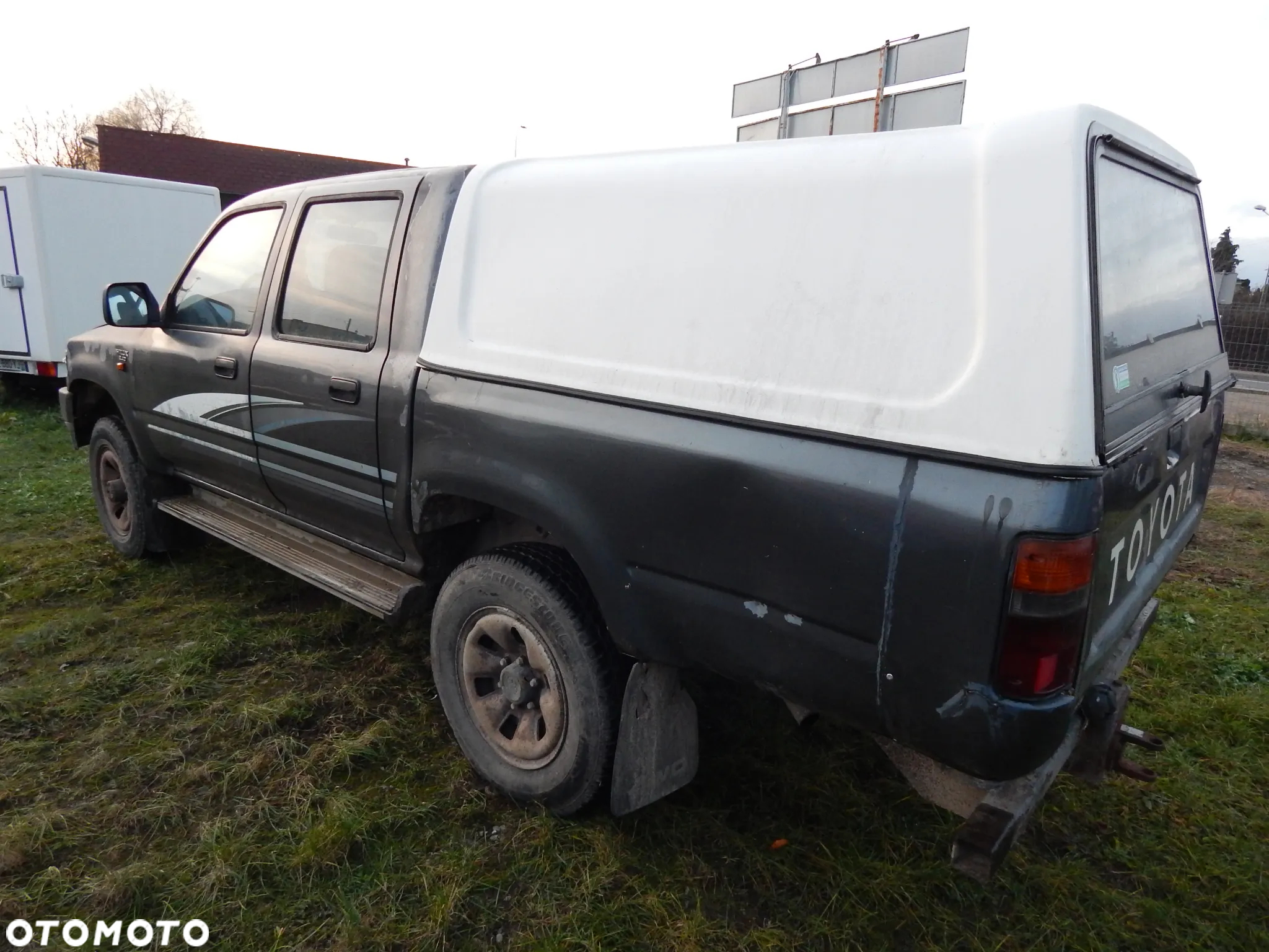 Toyota Hilux 4WD DLX - 5