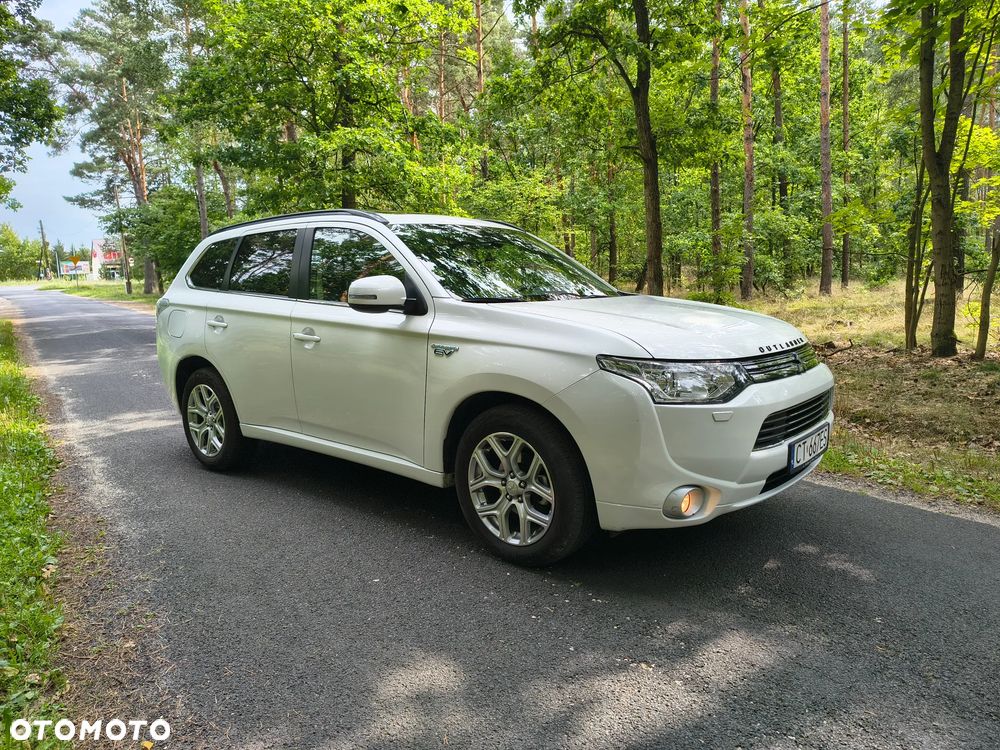 Mitsubishi Outlander Instyle NAVI + - 2