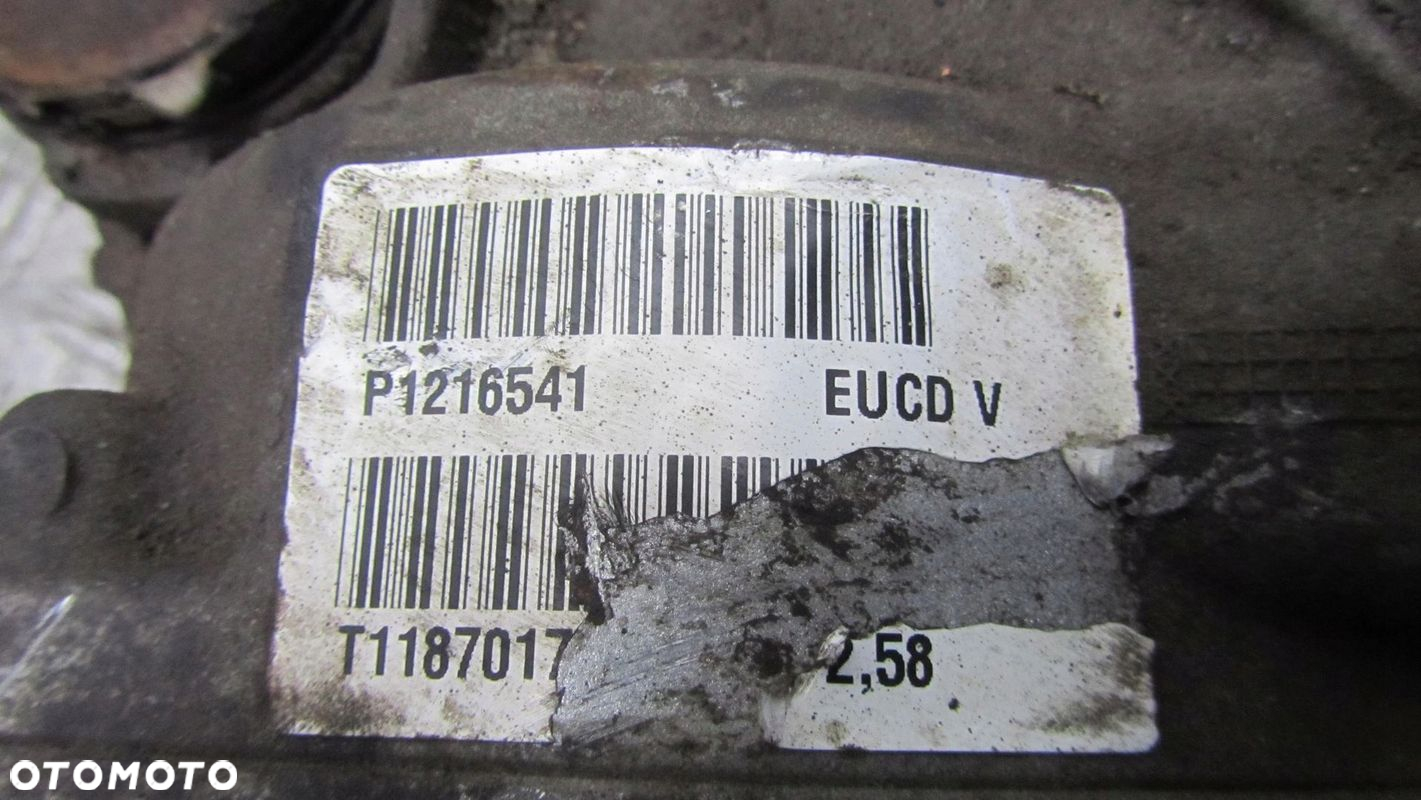VOLVO XC60 2.4 MOST TYŁ P1216541 2.58 08-13 - 7