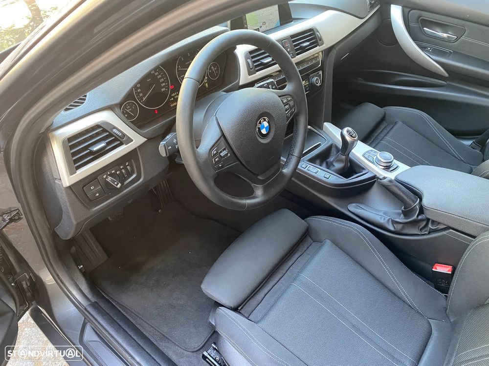 BMW 318 d Touring Ultimate - 16