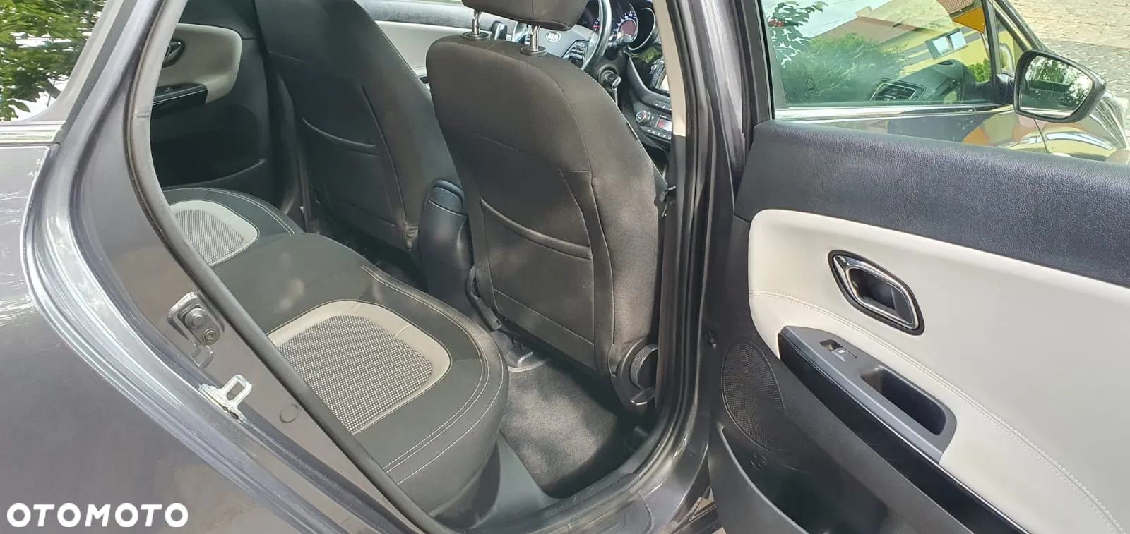 Kia Ceed 1.6 GDI SW ISG Spirit - 14