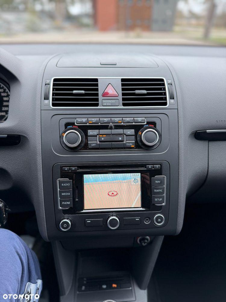 Volkswagen Touran 2.0 TDI Highline - 28