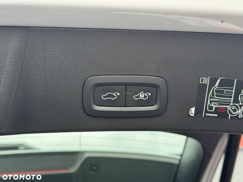 Volvo XC 40 T3 Momentum Pro - 32