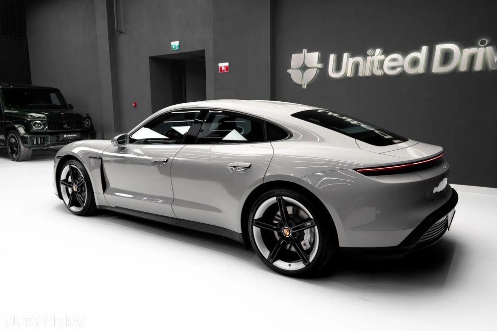 Porsche Taycan Standard - 8