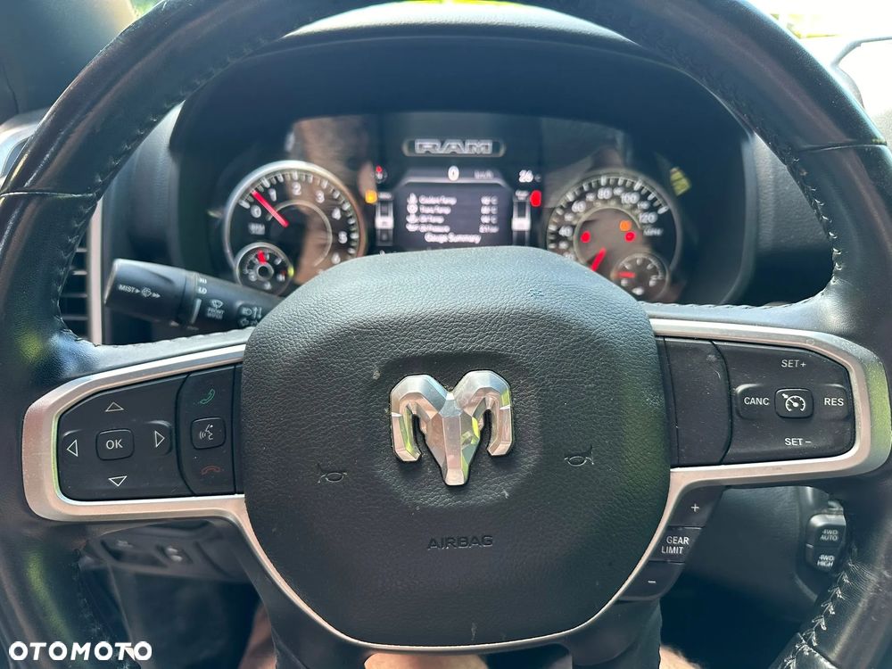 RAM 1500 Crew Cab Shortbed Bighorn - 11