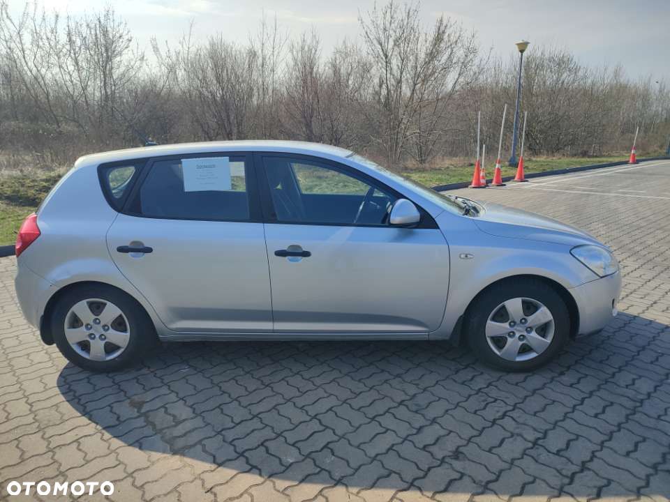 Kia Ceed - 4