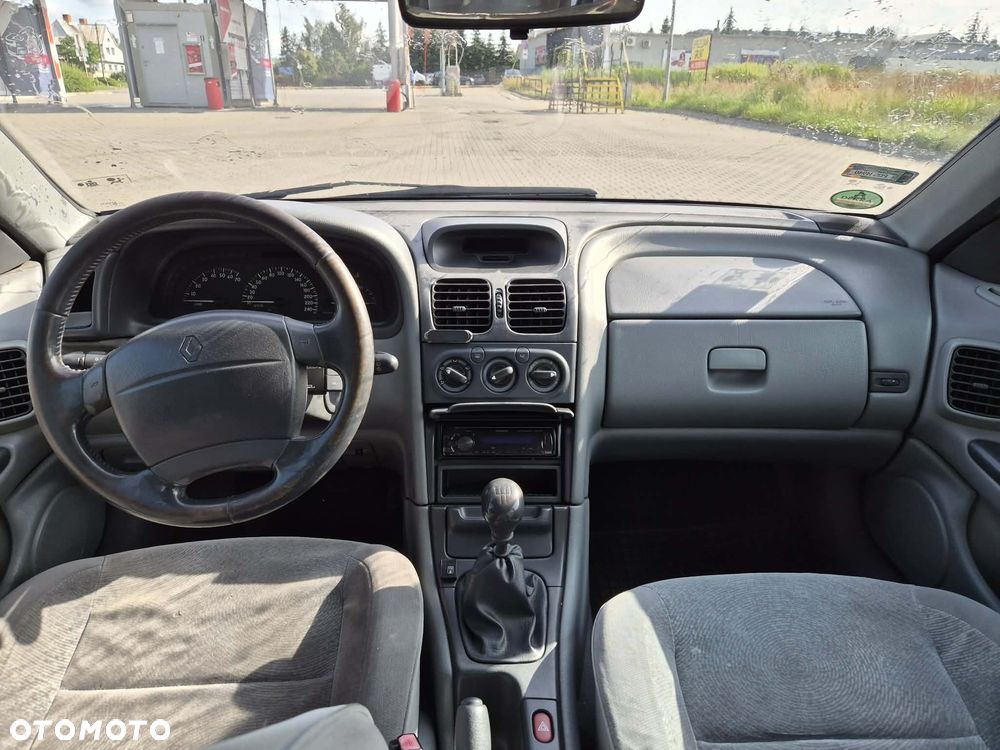 Renault Laguna 1.6 Concorde - 4