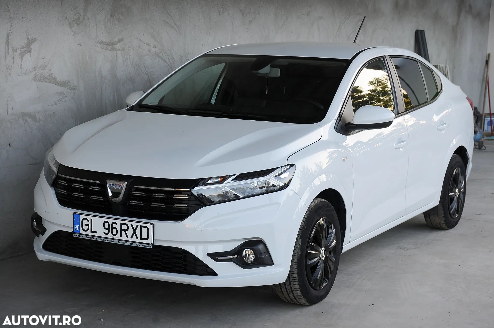 Dacia Logan TCe 90 Essential - 1