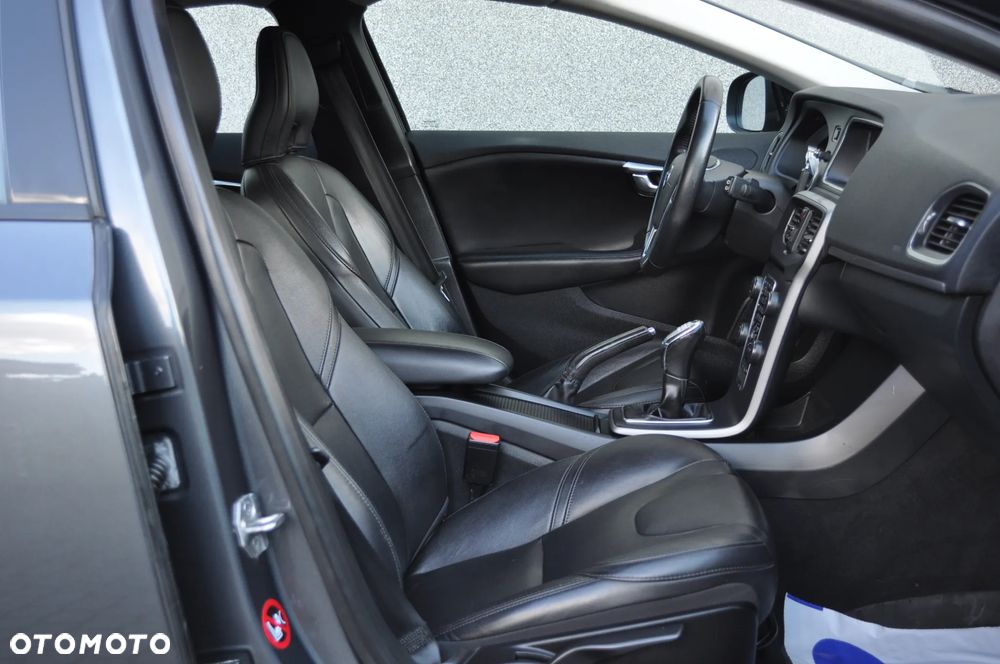 Volvo V40 D2 Momentum - 13