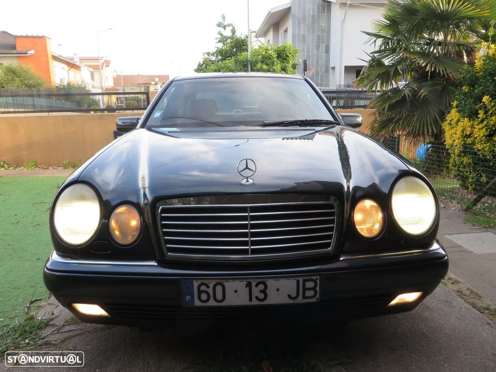 Mercedes-Benz E 250 TD Classic - 2