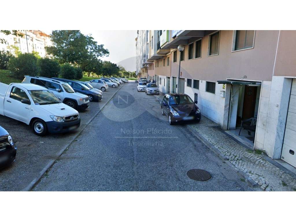 Garagem fechada para arrendamento em Massamá Norte - Grande imagem: 2/12