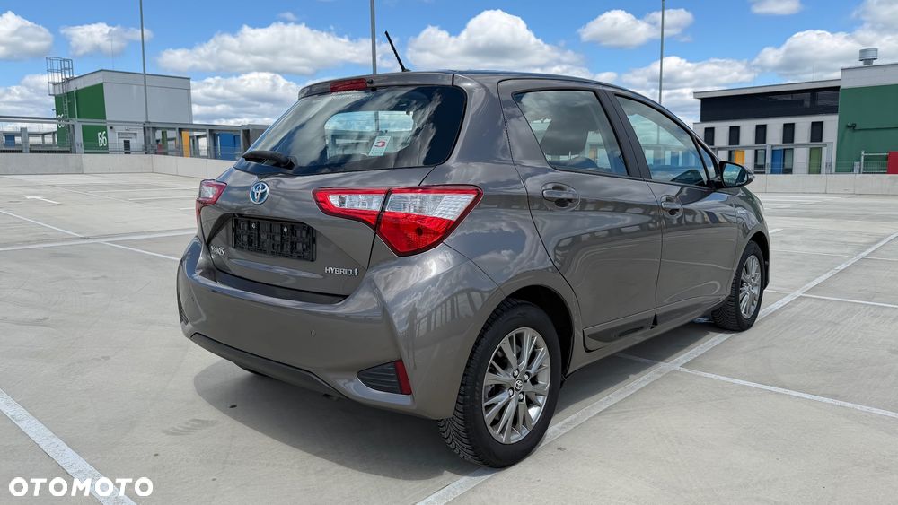 Toyota Yaris Hybrid 100 Premium - 7