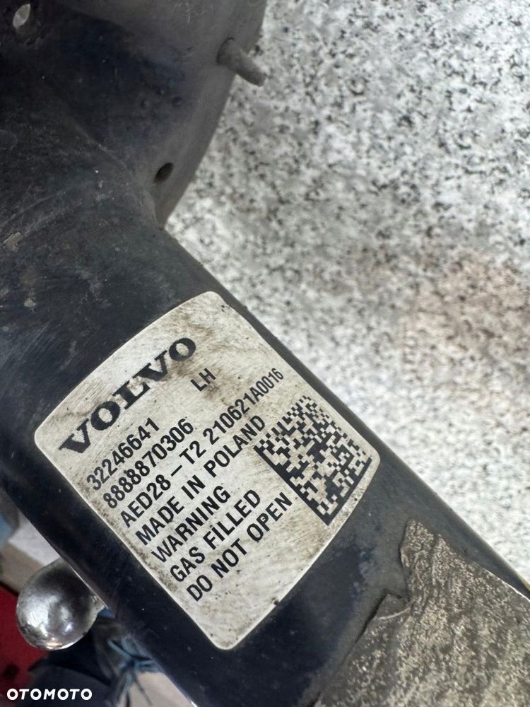 zwrotnica mcpherson lewy przód volvo xc40 2017-2024 2.0 b4 32246641 - 5