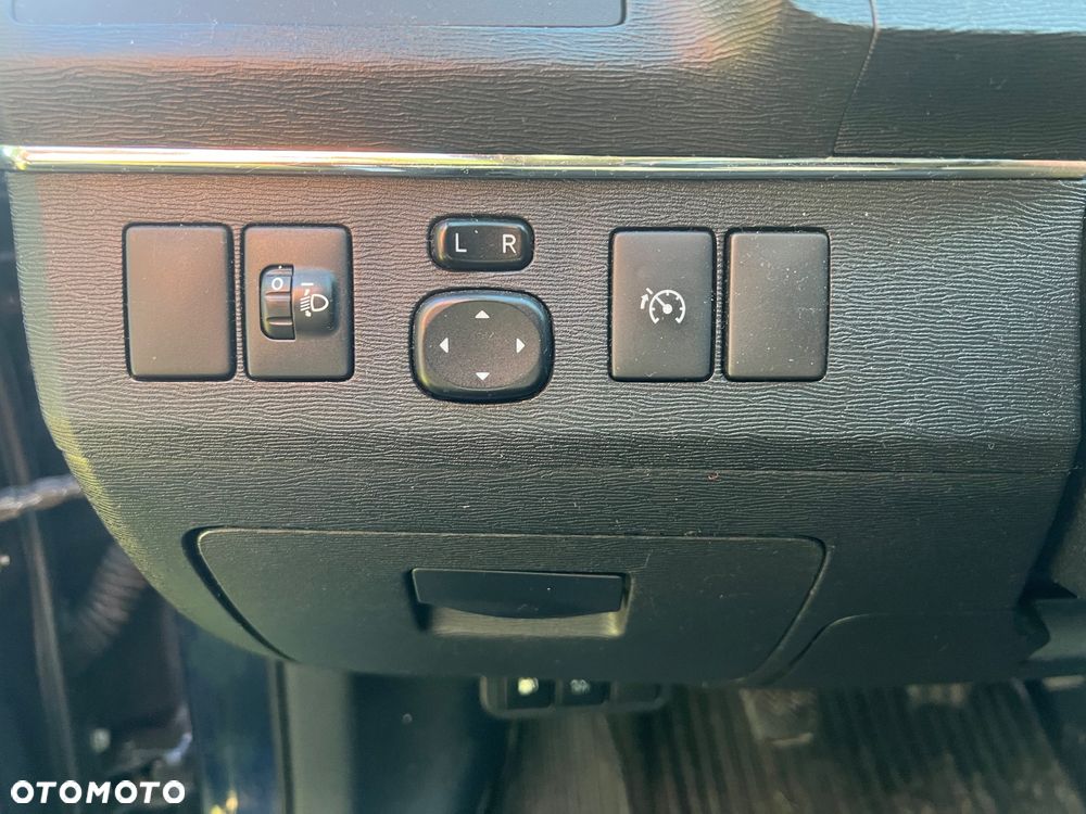 Toyota Avensis 2.0 D-4D Sol+NAVI - 12
