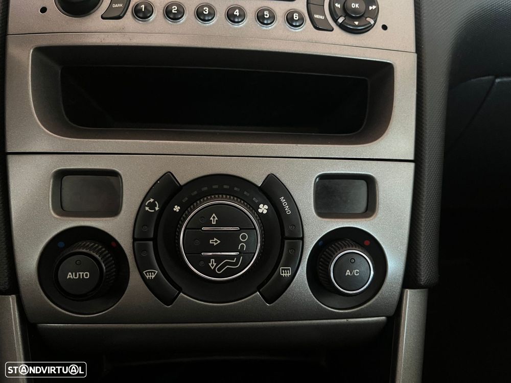 Peugeot 308 1.4 16V Executive - 13