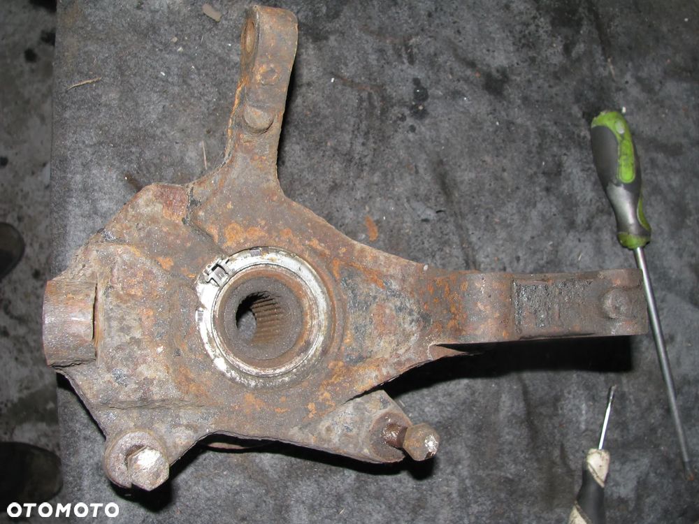 PIASTA ZWROTNICA LEWY PRZÓD OPEL VIVARO A 1.9 CDTI - 2