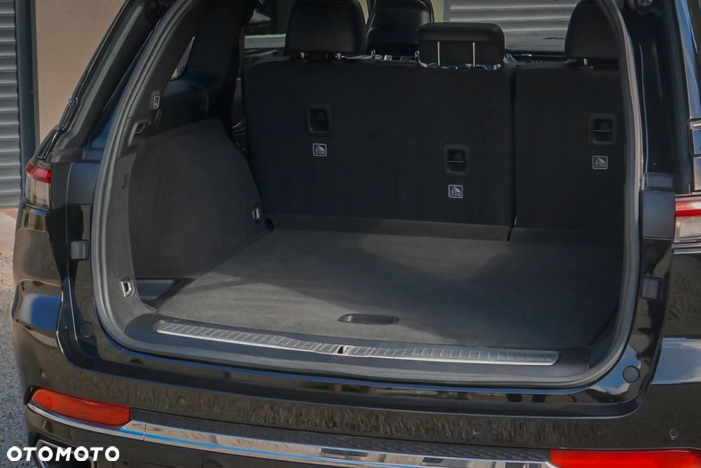 Jeep Grand Cherokee - 24