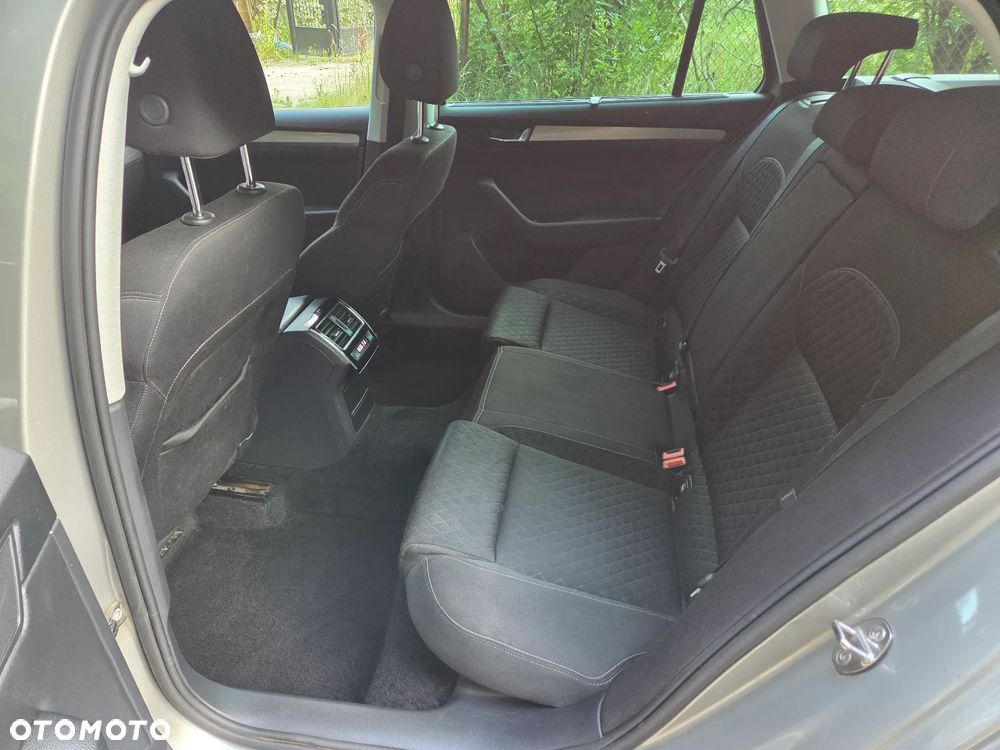 Skoda Superb 2.0 TDI Sportline - 9