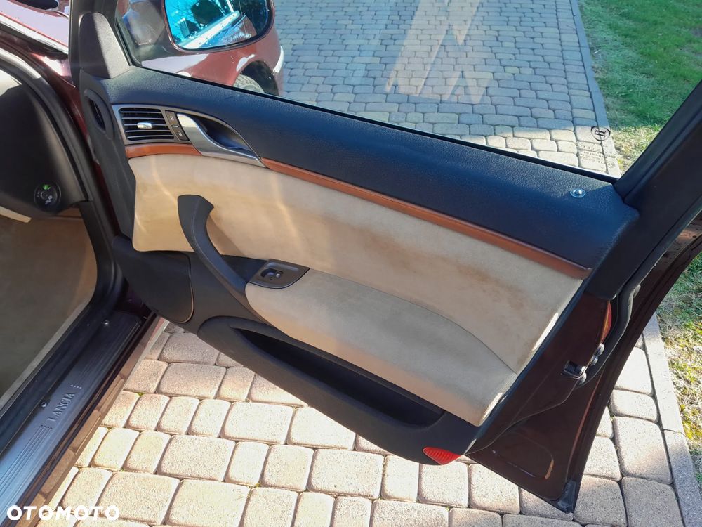 Lancia Thesis 2.0 T 20v Executive - 13