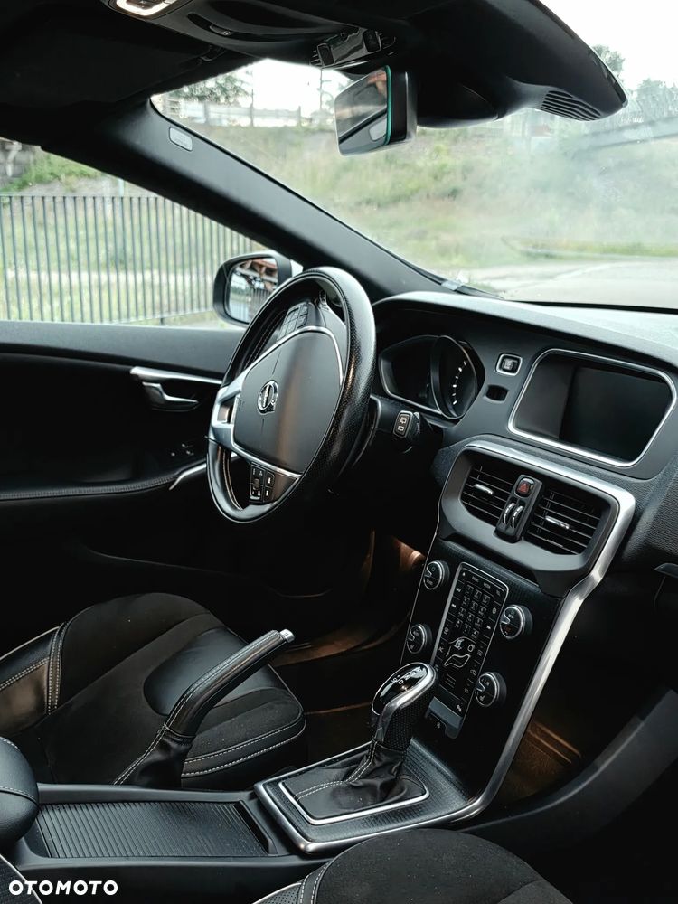 Volvo V40 T3 Drive-E R-Design Momentum - 9