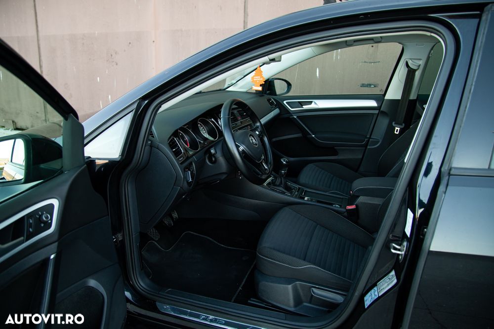 Volkswagen Golf - 11