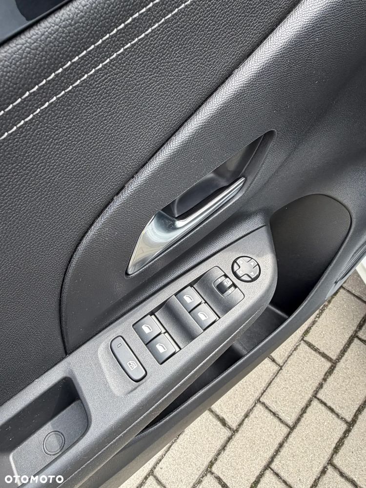 Opel Corsa 1.2 T mHEV GS eDCT - 11