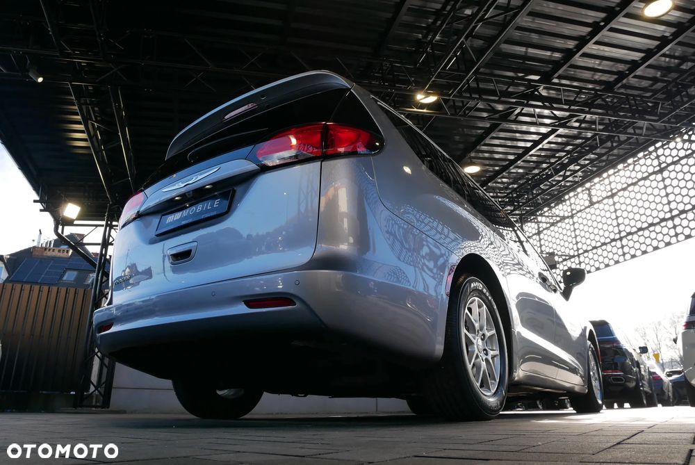 Chrysler Pacifica - 40