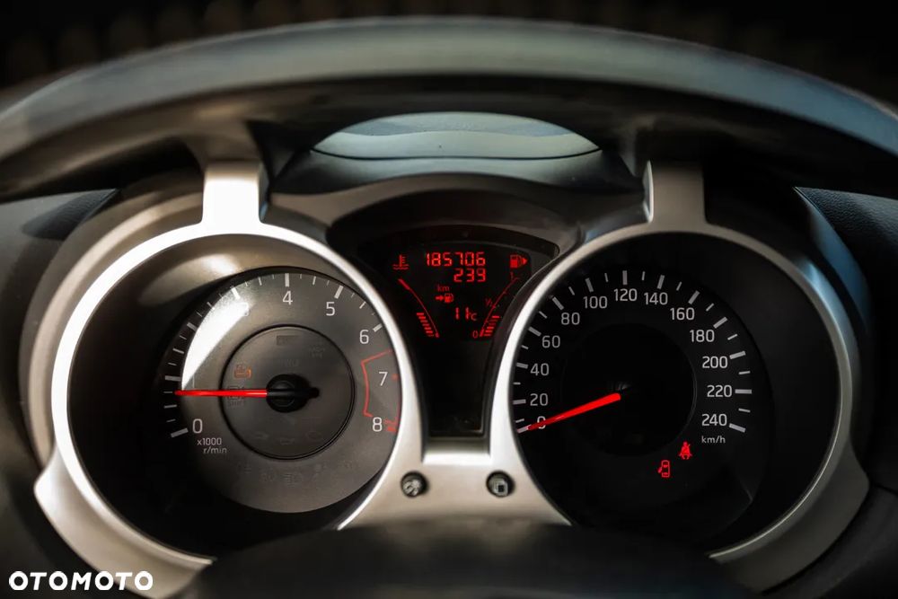 Nissan Juke 1.6 Visia S&S - 17