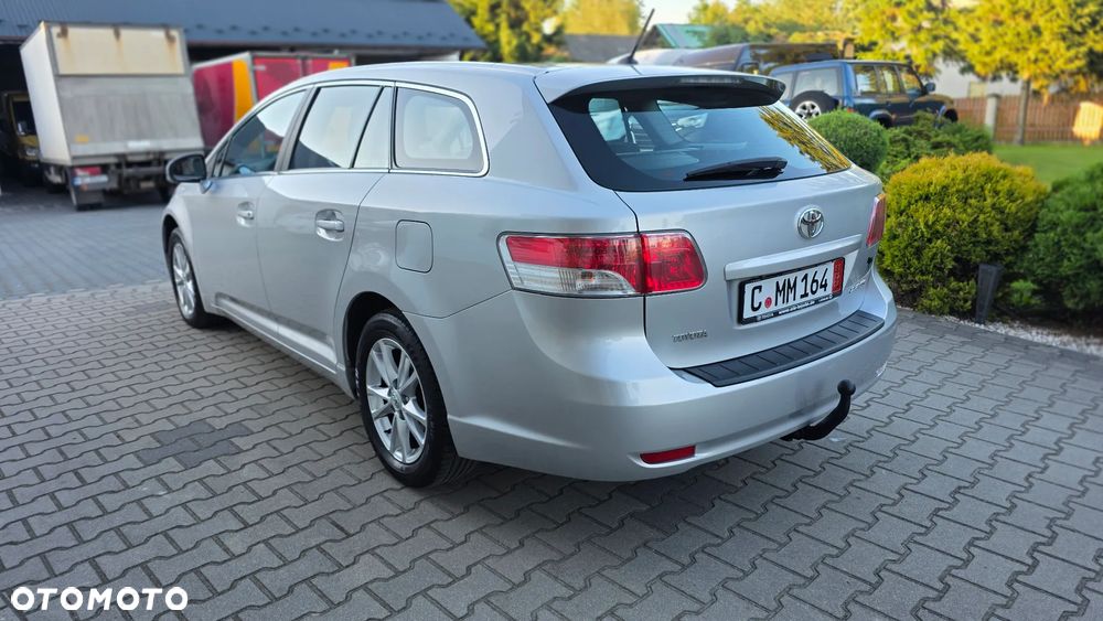 Toyota Avensis 1.8 Comfort - 10
