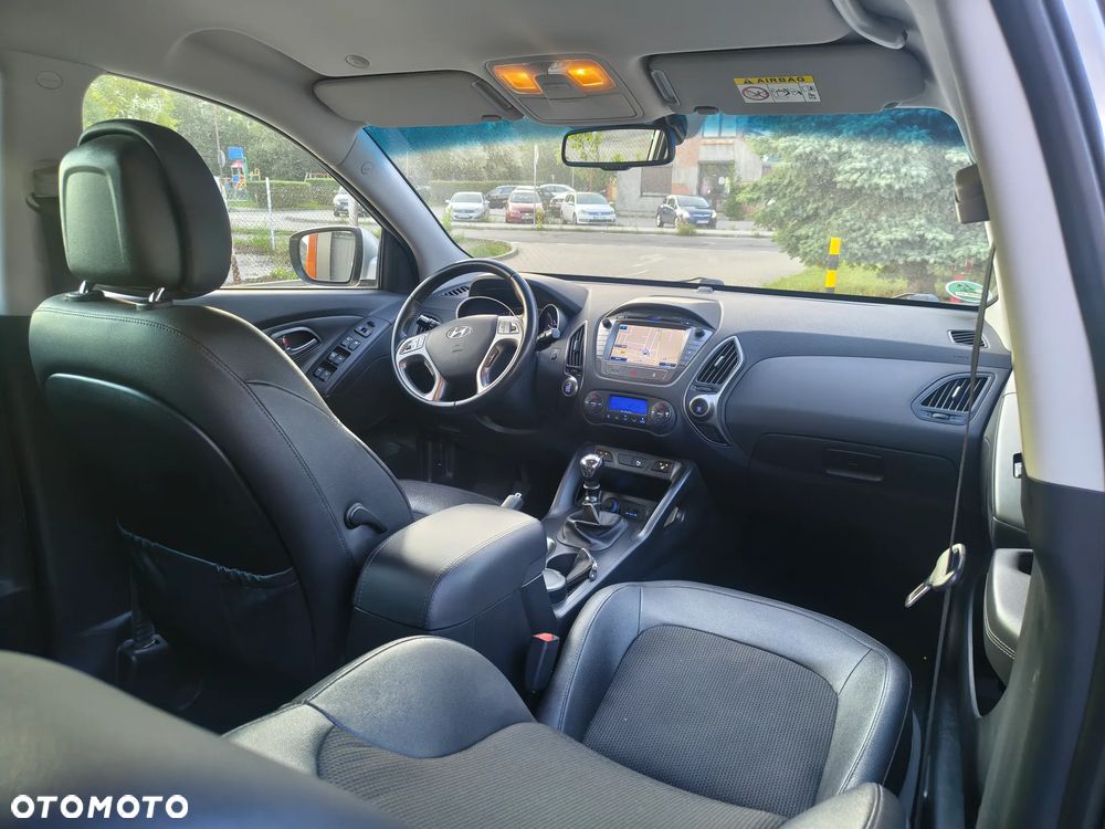 Hyundai ix35 1.7 CRDi 2WD blue Finale Gold - 17