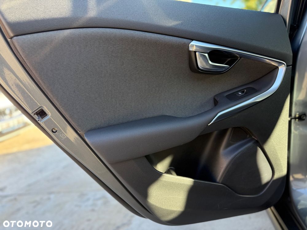 Volvo V40 T3 Drive-E Momentum - 18