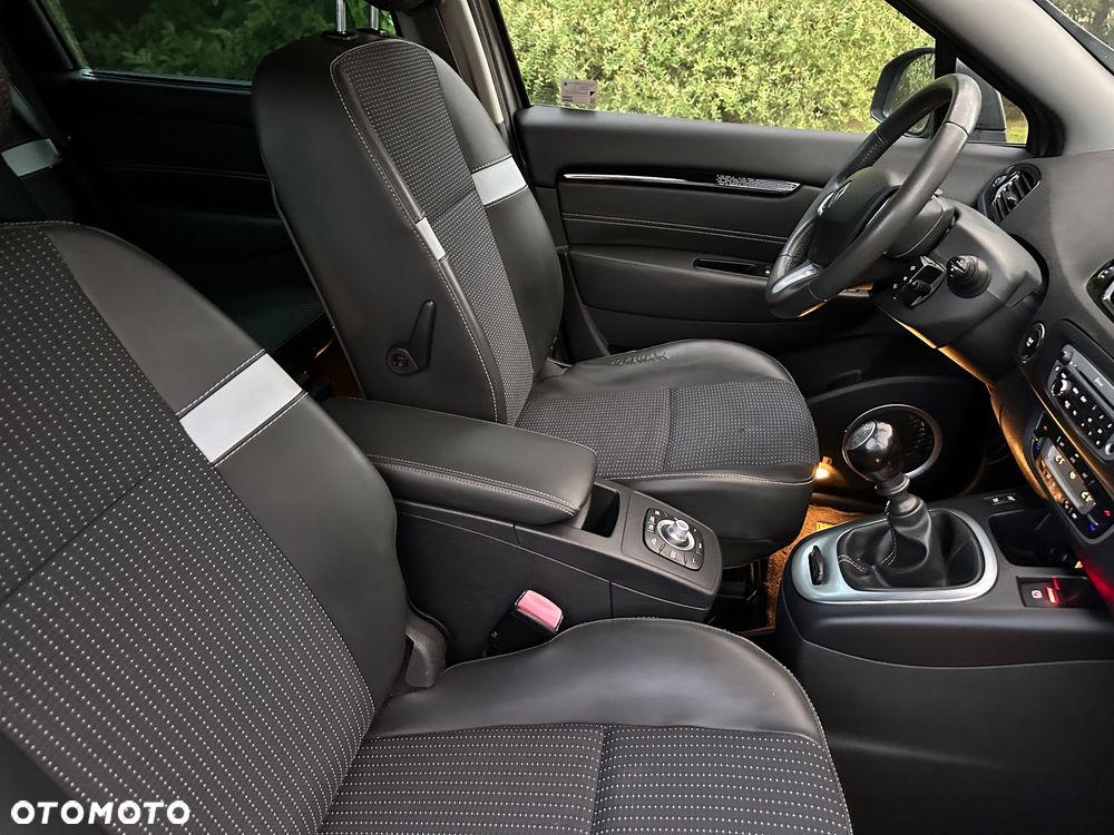 Renault Scenic 1.6 16V 110 Dynamique - 19
