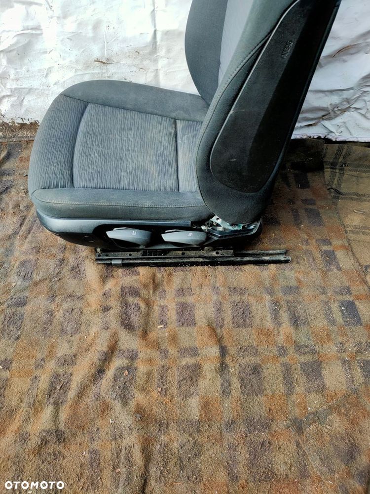 fotel siedzenie lewy przód e87 lift 5drzwi - 6