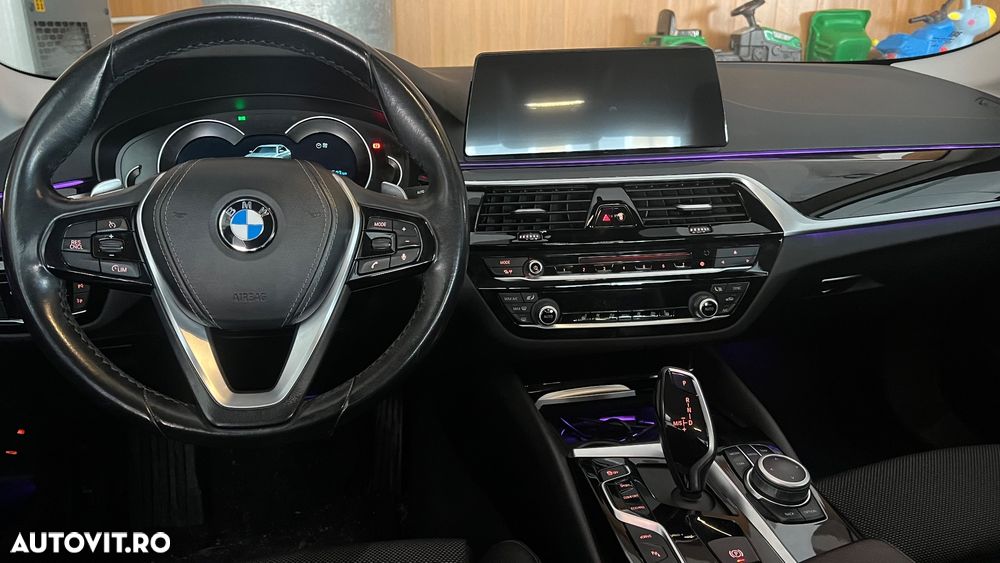 BMW Seria 5 530i AT MHEV - 15