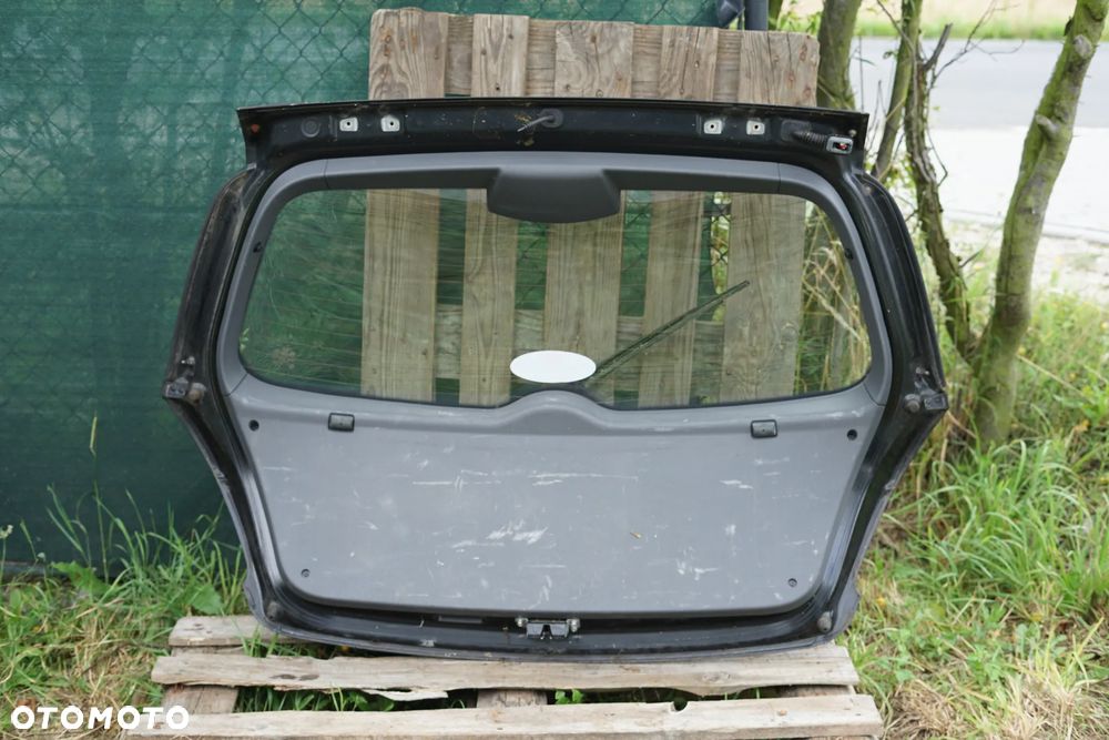 Klapa bagażnika tył tylna Kia Rio II Czarna - 11