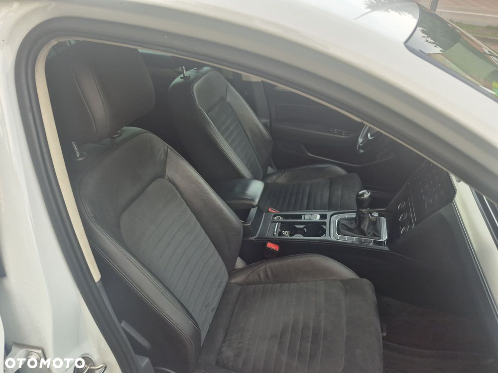 Volkswagen Passat 2.0 TDI (BlueMotion Technology) Highline - 16