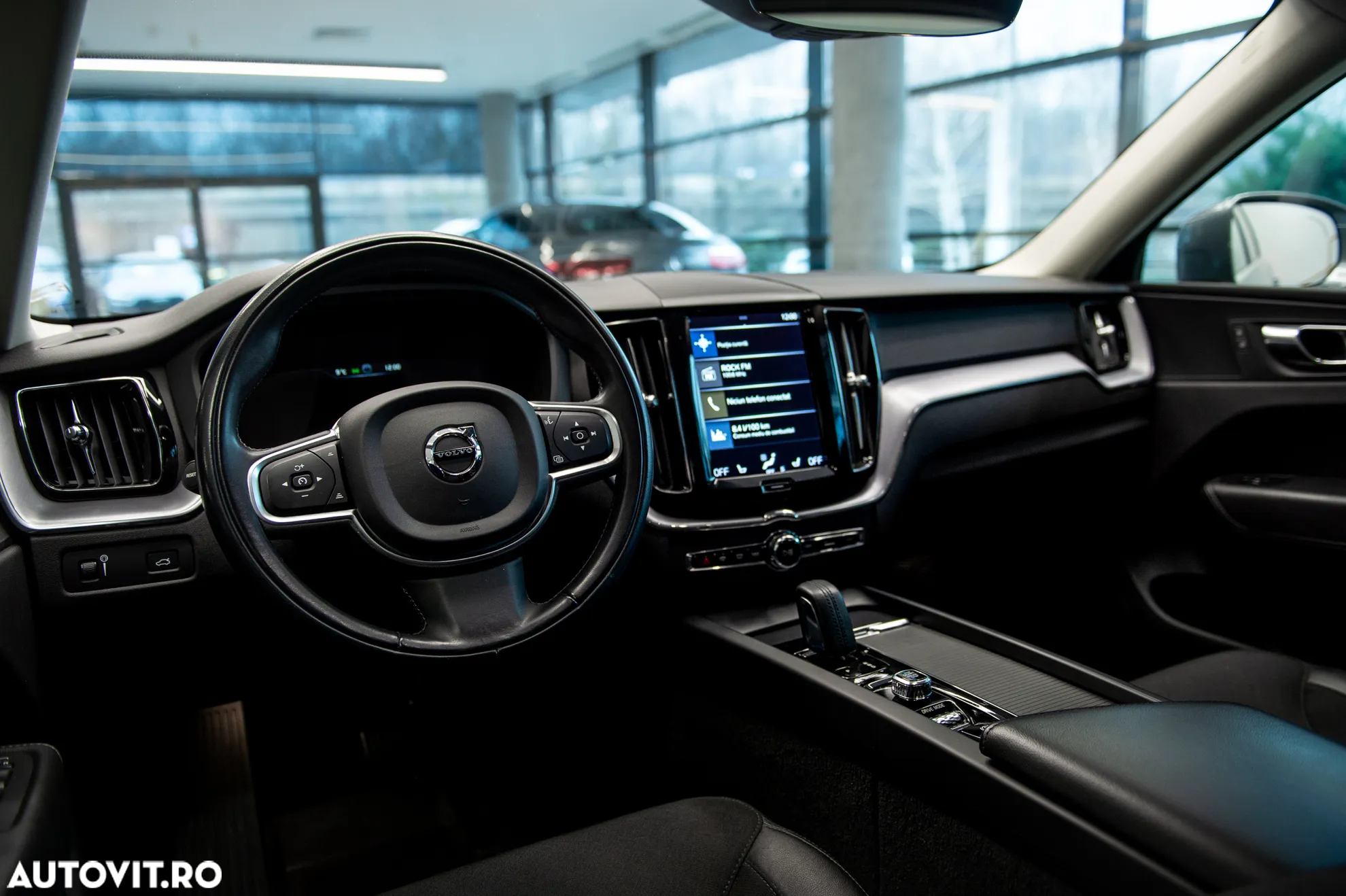 Volvo XC 60 B4 MHEV AWD Momentum Pro - 17