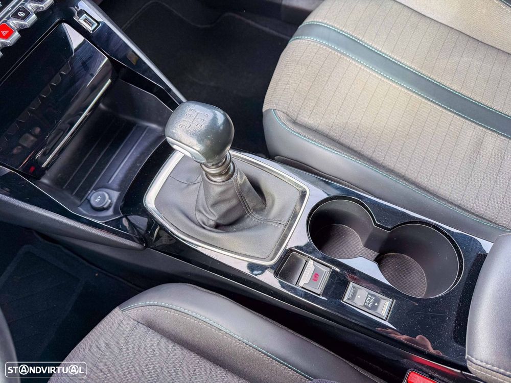 Peugeot 2008 1.2 PureTech Allure Pack - 21