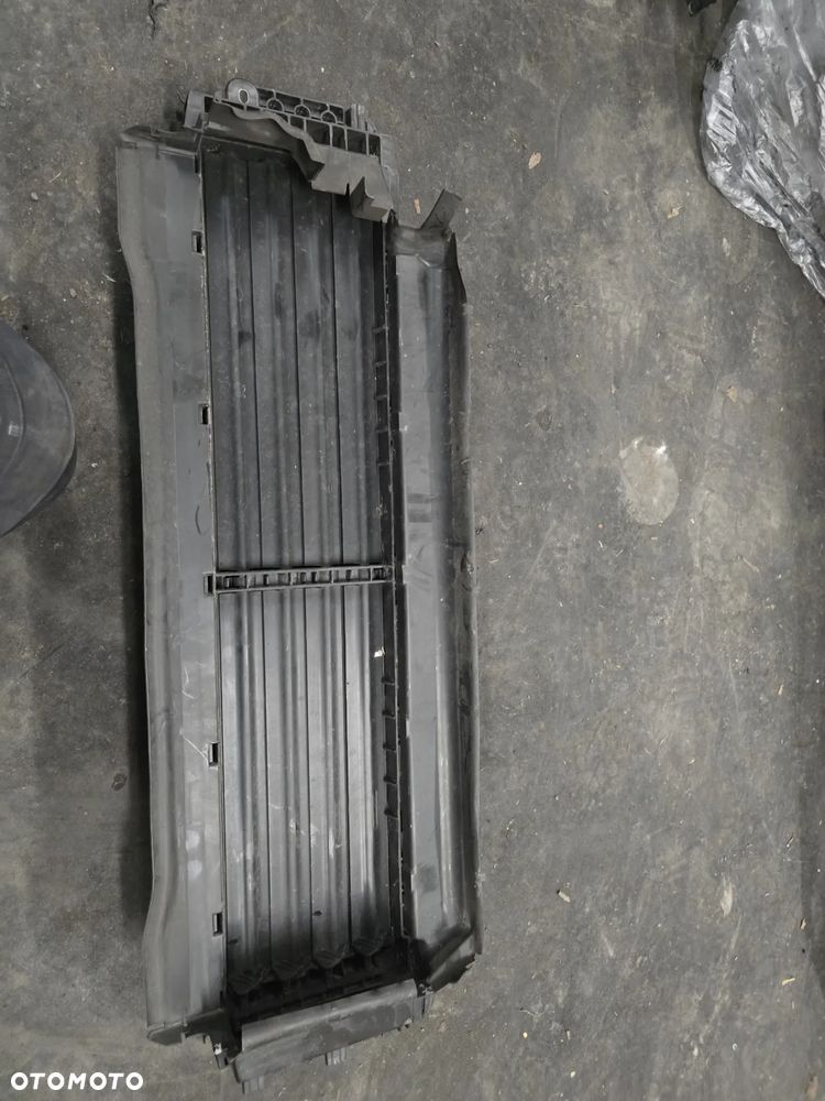Kierownica  powietrza  zaluzja  skoda  octavia  IV - 2