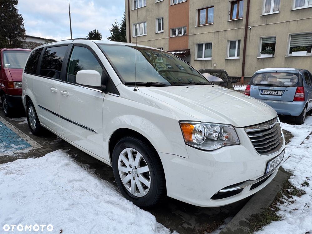Chrysler Town & Country - 4