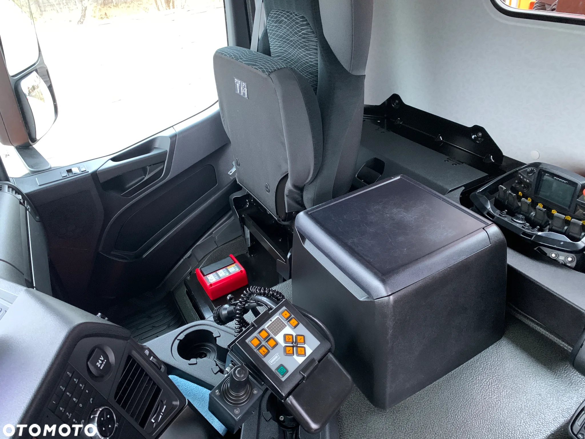 Mercedes-Benz AROCS 1835, 4X4, MEILLER + PALFINGER, - 33